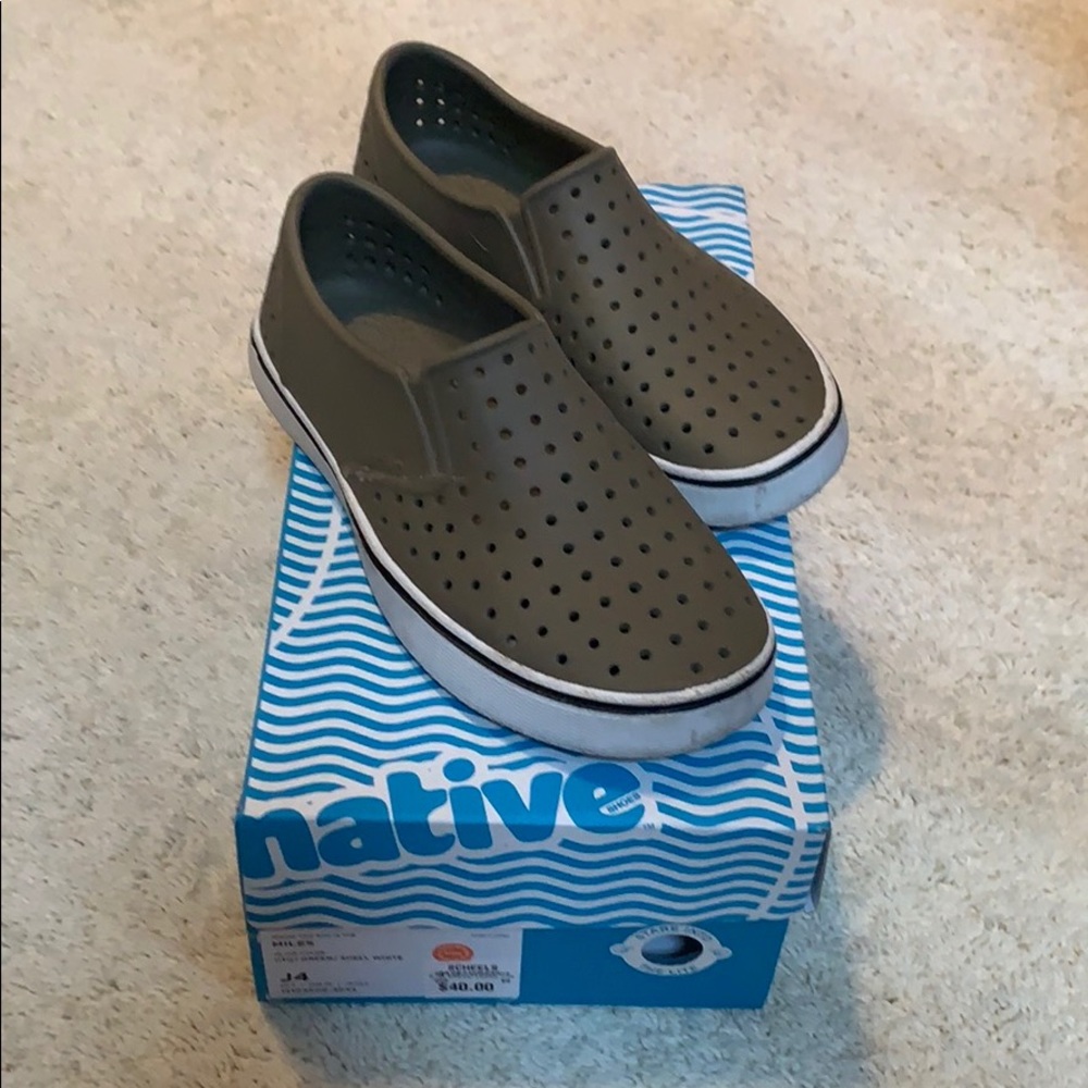 Boys Native shoe Miles style green size Us4